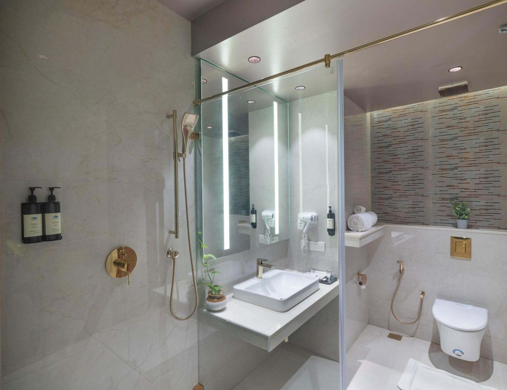 Uday Suites - The Airport Hotel Thiruvananthapuram Exteriér fotografie