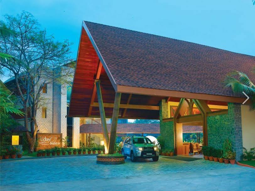Uday Suites - The Airport Hotel Thiruvananthapuram Exteriér fotografie