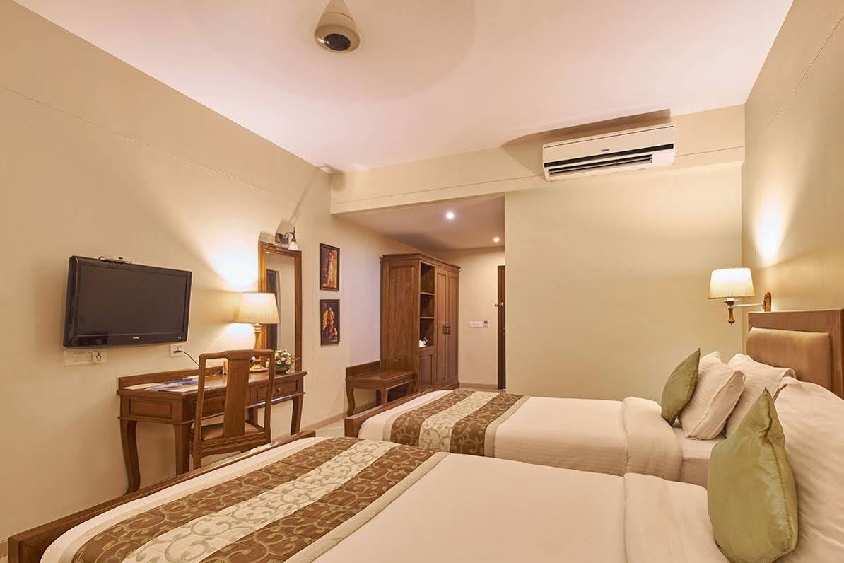 Uday Suites - The Airport Hotel Thiruvananthapuram Exteriér fotografie