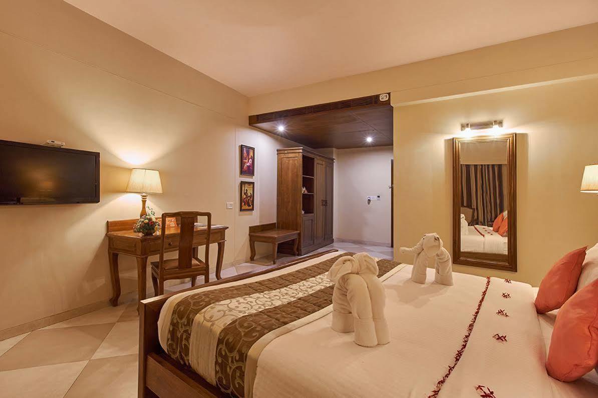 Uday Suites - The Airport Hotel Thiruvananthapuram Exteriér fotografie