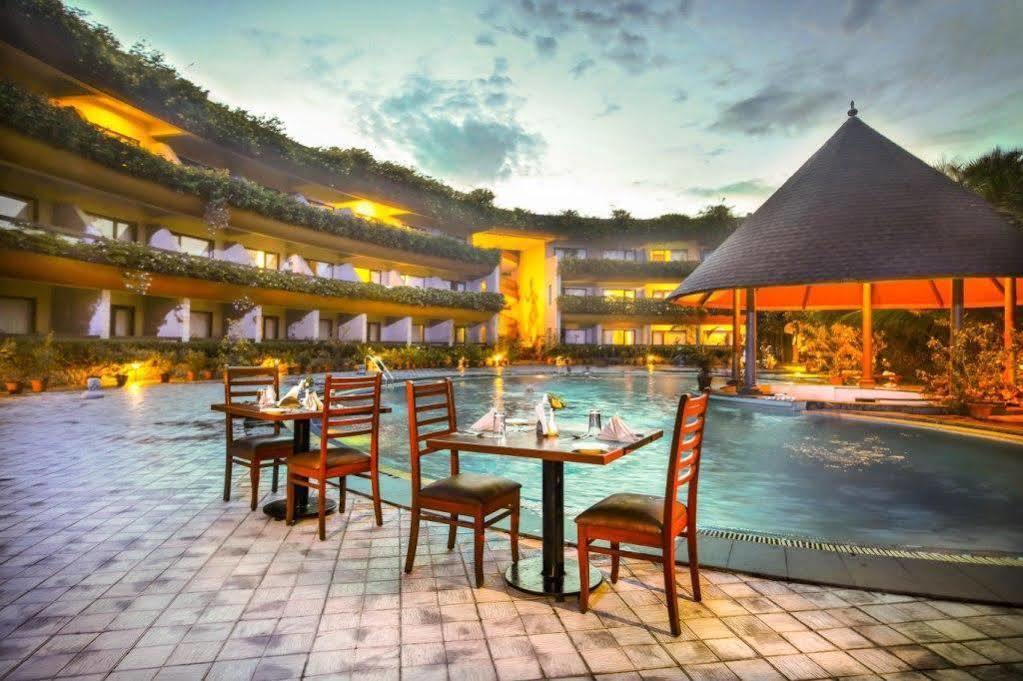 Uday Suites - The Airport Hotel Thiruvananthapuram Exteriér fotografie