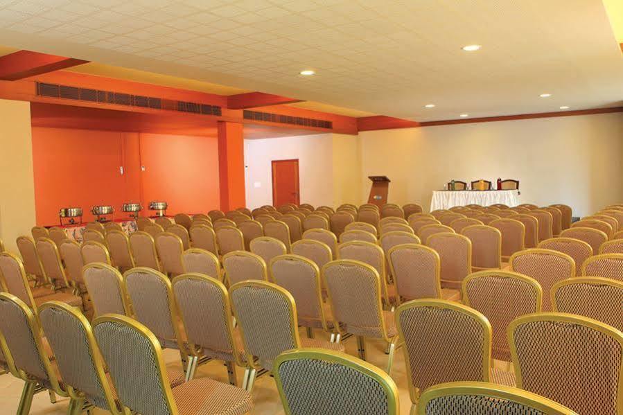 Uday Suites - The Airport Hotel Thiruvananthapuram Exteriér fotografie